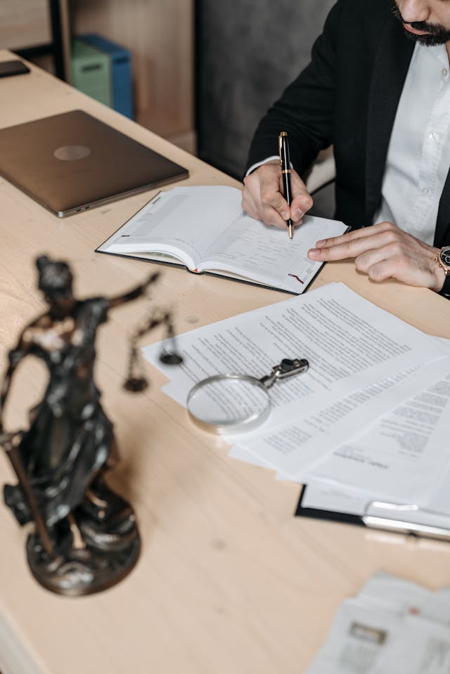 Despre întocmire contracte civile